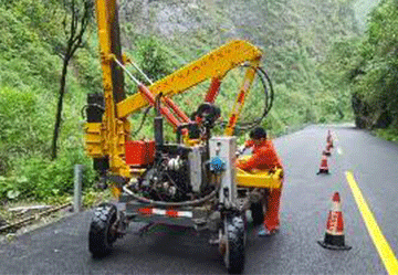 湖南护栏打桩机330型施工现场