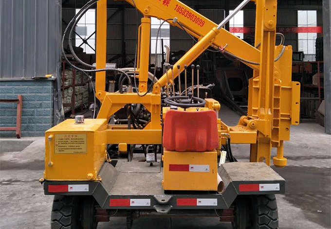 成都凯恒飞公路钻孔机680型向客户展示